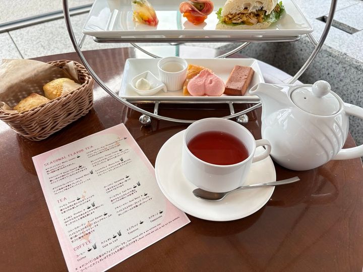 小田急ホテルセンチュリーサザンタワー 20階「ラウンジ サウスコート」 ピーチアフタヌーンティー