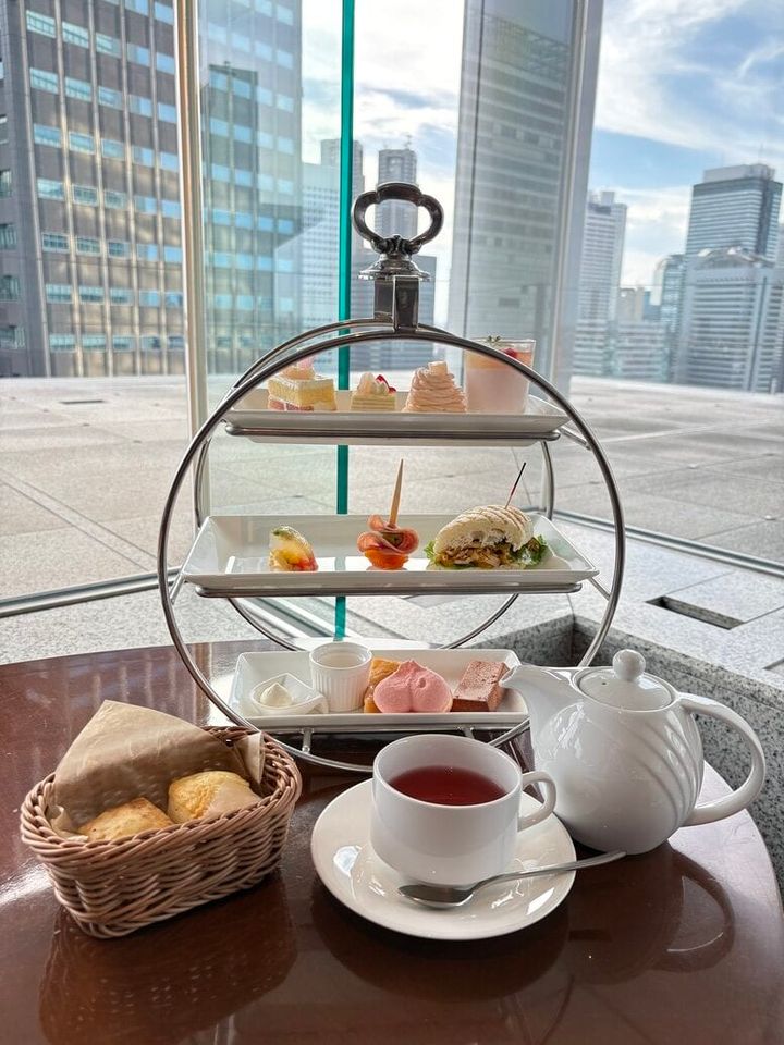 小田急ホテルセンチュリーサザンタワー 20階「ラウンジ サウスコート」 ピーチアフタヌーンティー