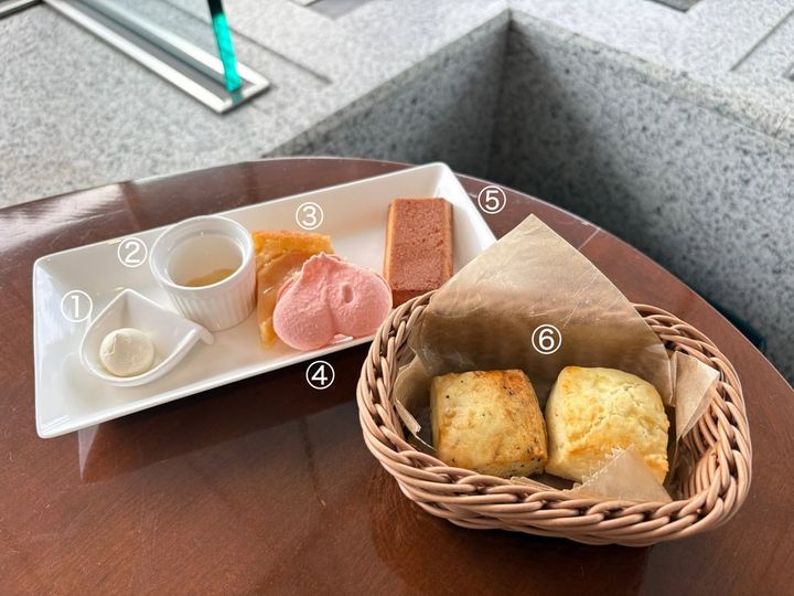 小田急ホテルセンチュリーサザンタワー 20階「ラウンジ サウスコート」 ピーチアフタヌーンティー