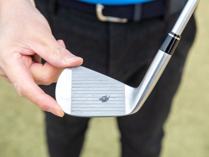 アイアンが苦手なら試してみて！正しいダウンブロー習得のカギは「水性ペン」