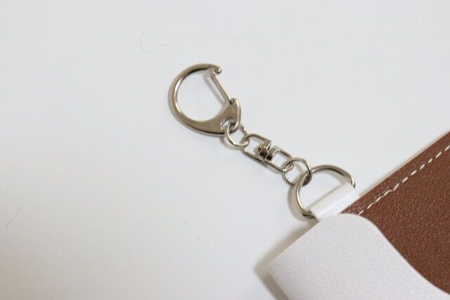 ダイソー レザー調キーホルダー付カードケース 金具