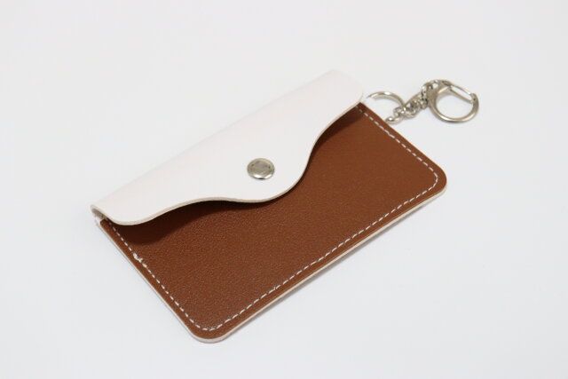 ダイソー レザー調キーホルダー付カードケース