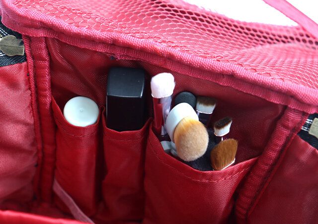 立てて収納できるポケット