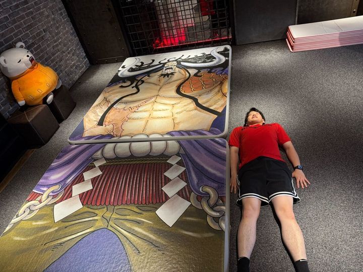 身長180cmとカイドウの実寸大サイズのマット