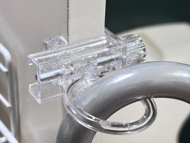 セリアのかもいリングフック クリアは傘の定位置として使える