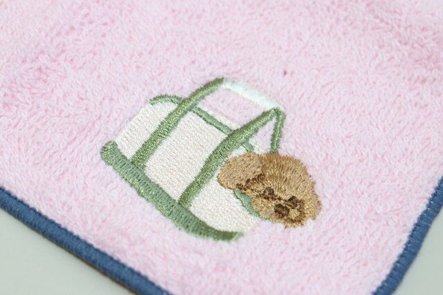 セリアの刺繍ミニタオルの犬の刺繍