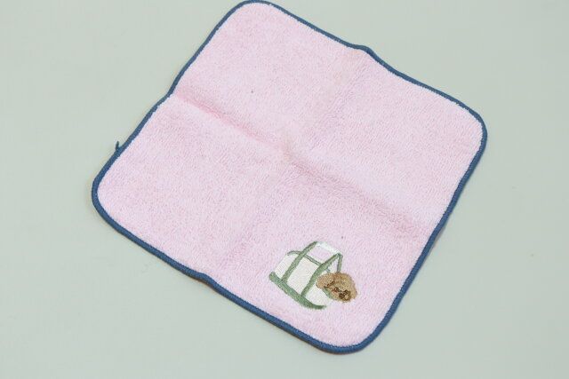セリアの刺繍ミニタオルの犬柄