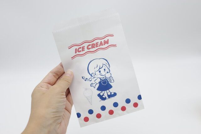 ダイソーの駄菓子袋（夏柄、アイスクリーム）