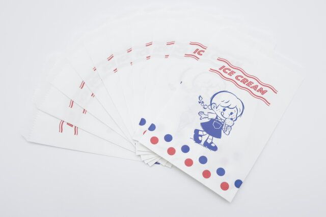 ダイソーの駄菓子袋（夏柄、アイスクリーム）は10枚入100円