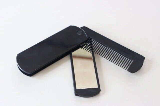 ダイソー 折りたたみミラー付コーム（C）