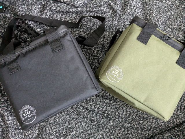 24H極厚断熱素材が氷をキープ超保冷バッグ