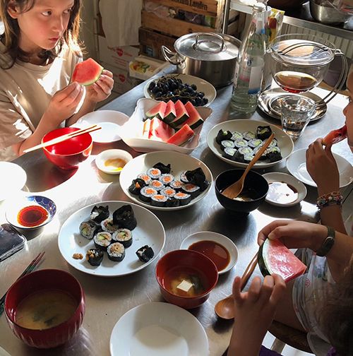 炊飯器の代わりに鍋。電子レンジの代わりにせいろ。ローテクな食卓のスキルを身に付けておくことが、国際交流のきっかけに【日登美のタベコト in Berlin・104】の画像2