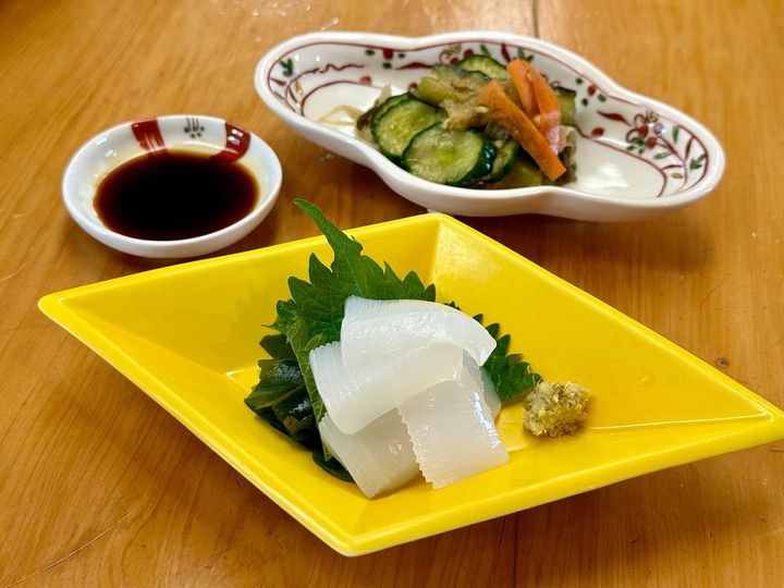アオリイカの刺身と「きゅうりとなすの浅漬け」