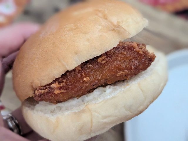 ファミチキ レッド