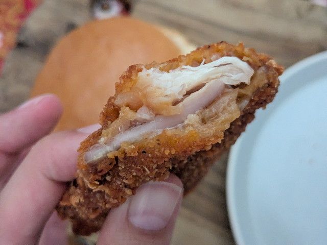 ファミチキ レッド