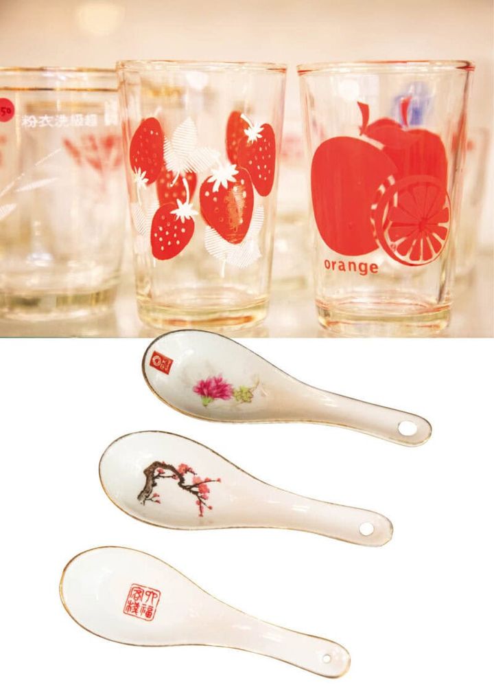 赤いフルーツ柄がレトロ可愛いグラス（150元～）と、昔ながらの食堂にありそうなレンゲ（80元）。