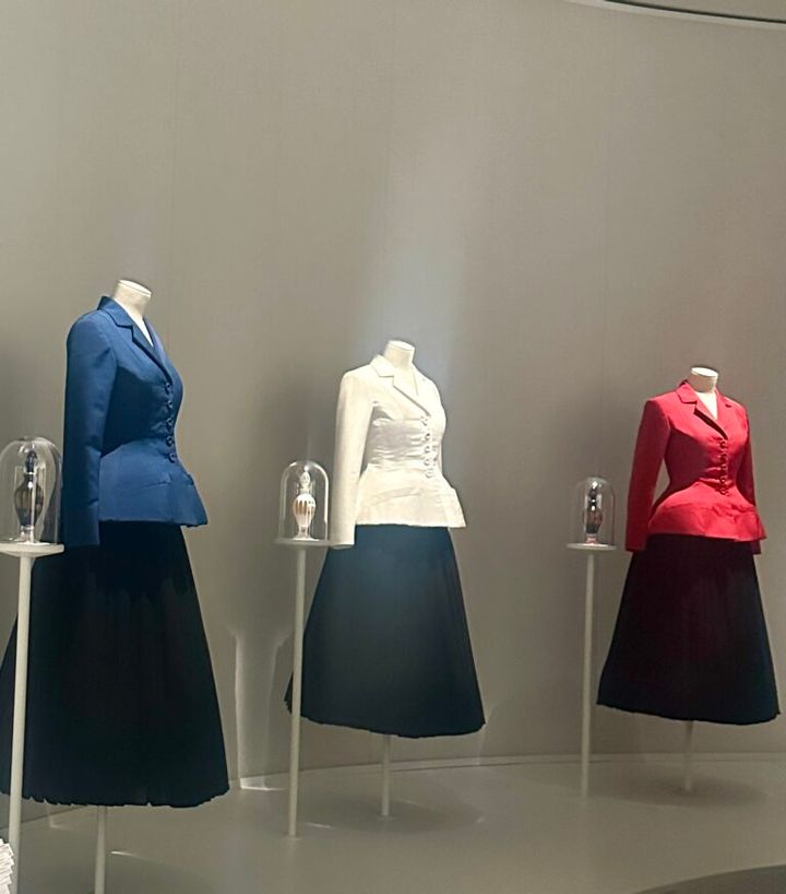 Christian Diorのドレス展示