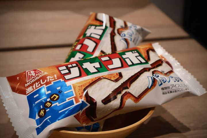 コーティングチョコは17代目、センターチョコは11代目、モナカは7代目の最新「チョコモナカジャンボ」