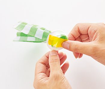 0歳の育脳おもちゃ♪ トイレットペーパーの芯で「にんじんマラカス」を作ろう！の画像6