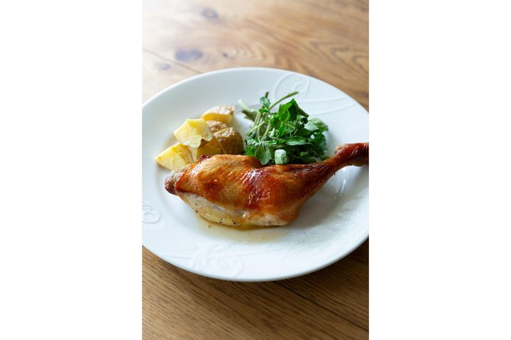 骨付きもも肉で簡単に！“ローストチキン”