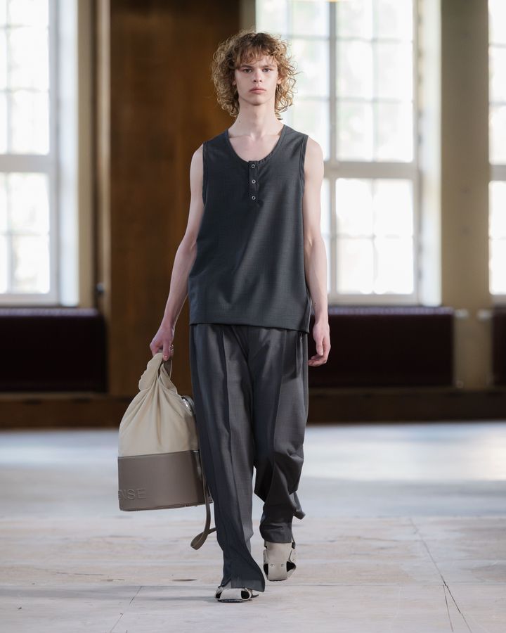 パストテンス 2026年春夏メンズコレクションより。