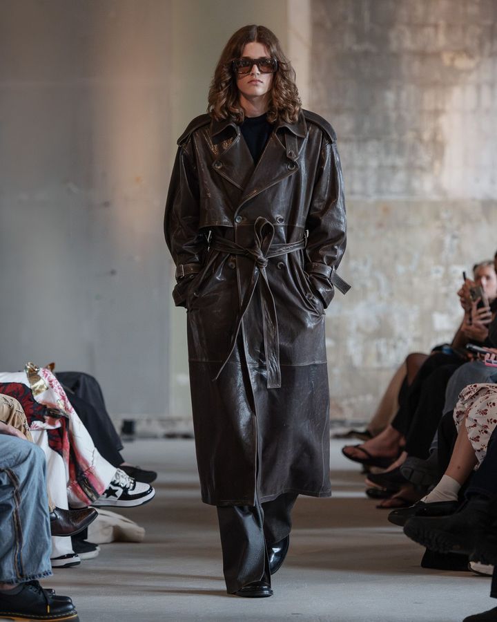 スタジオ コンスタンス 2026年春夏コレクションより。