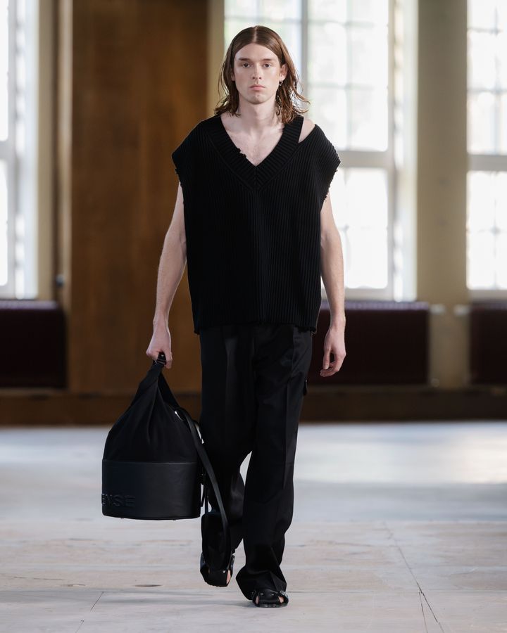 パストテンス 2026年春夏メンズコレクションより。