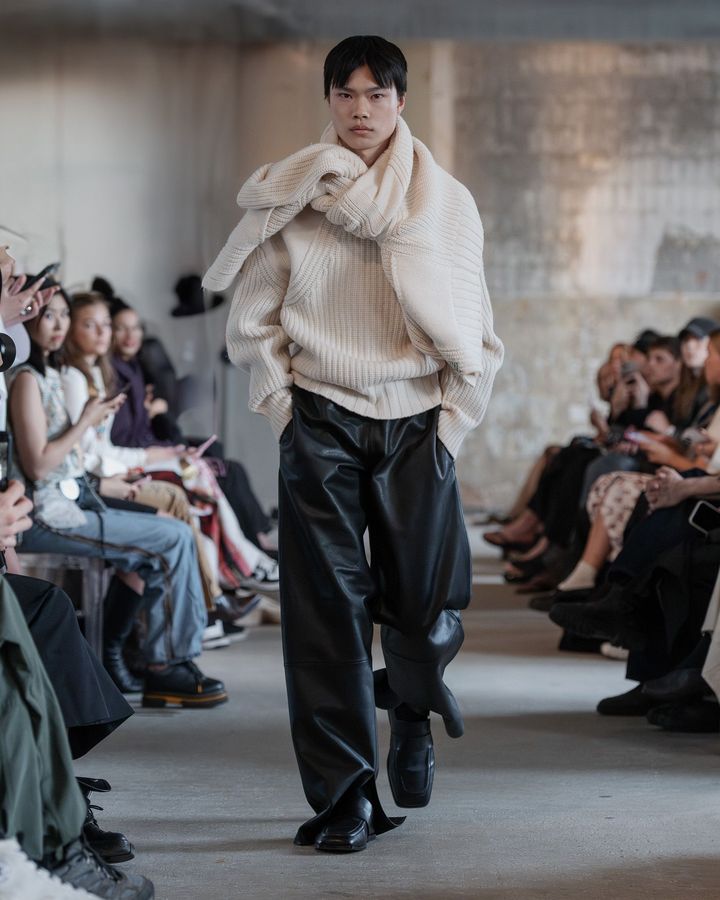 スタジオ コンスタンス 2026年春夏コレクションより。