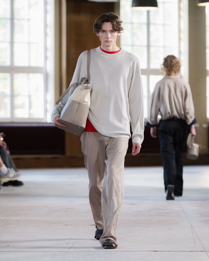 パストテンス 2026年春夏メンズコレクションより。