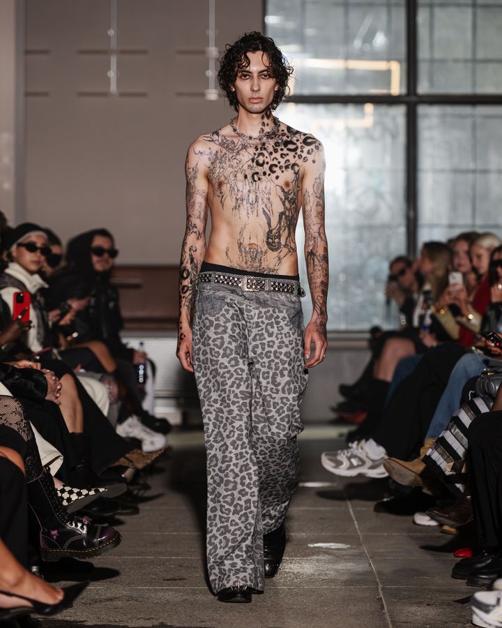 シームス 2026年春夏コレクションより。