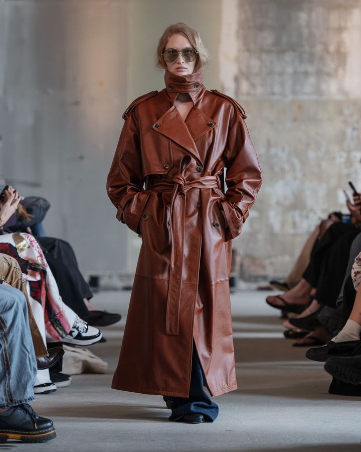 スタジオ コンスタンス 2026年春夏コレクションより。