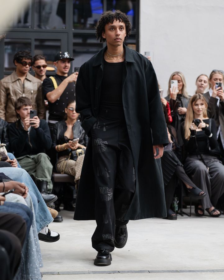 テメスゲン 2026年春夏コレクションより。