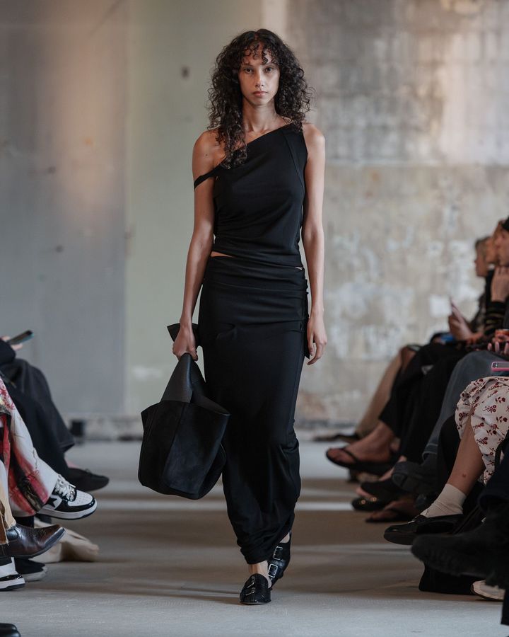 スタジオ コンスタンス 2026年春夏コレクションより。