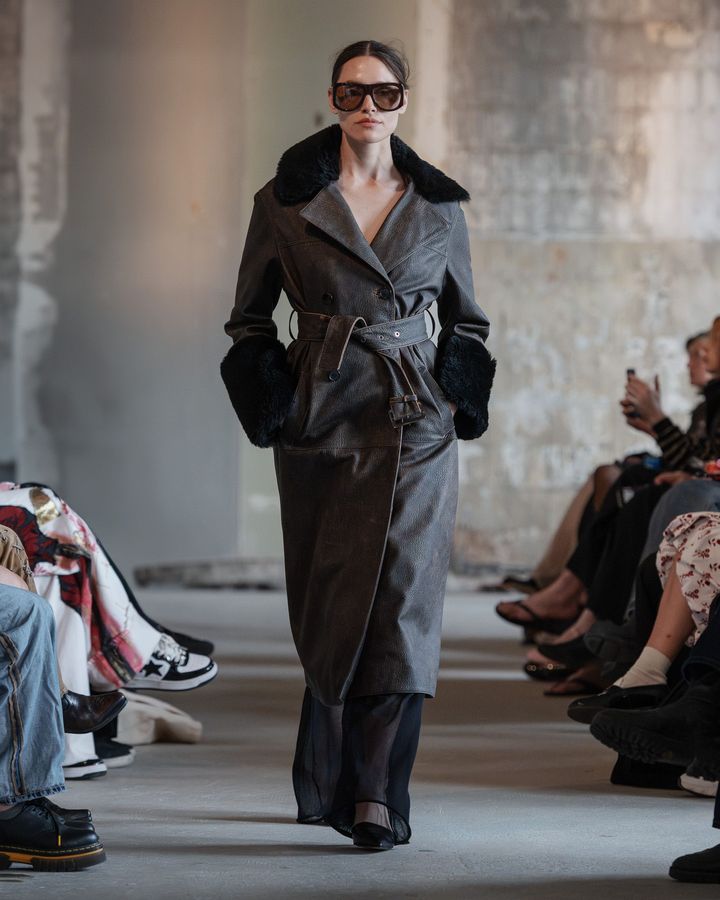 スタジオ コンスタンス 2026年春夏コレクションより。