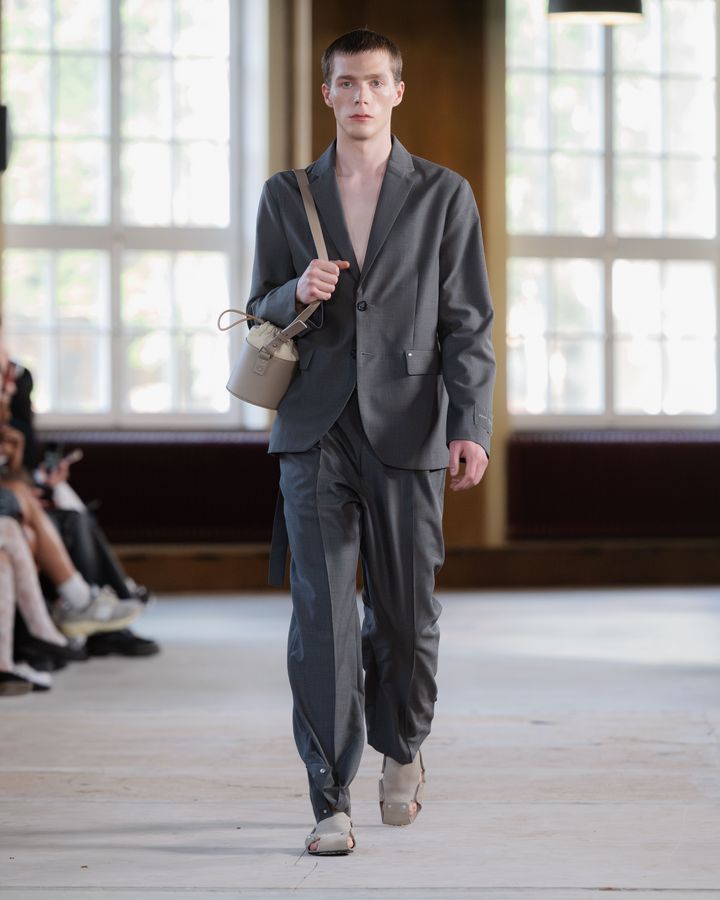 パストテンス 2026年春夏メンズコレクションより。