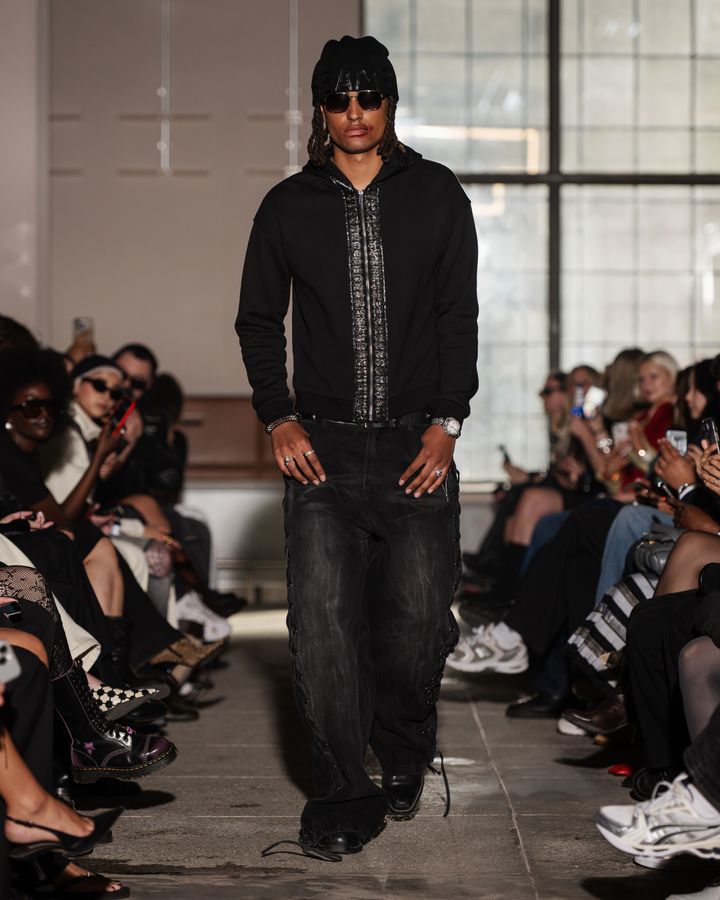 シームス 2026年春夏コレクションより。