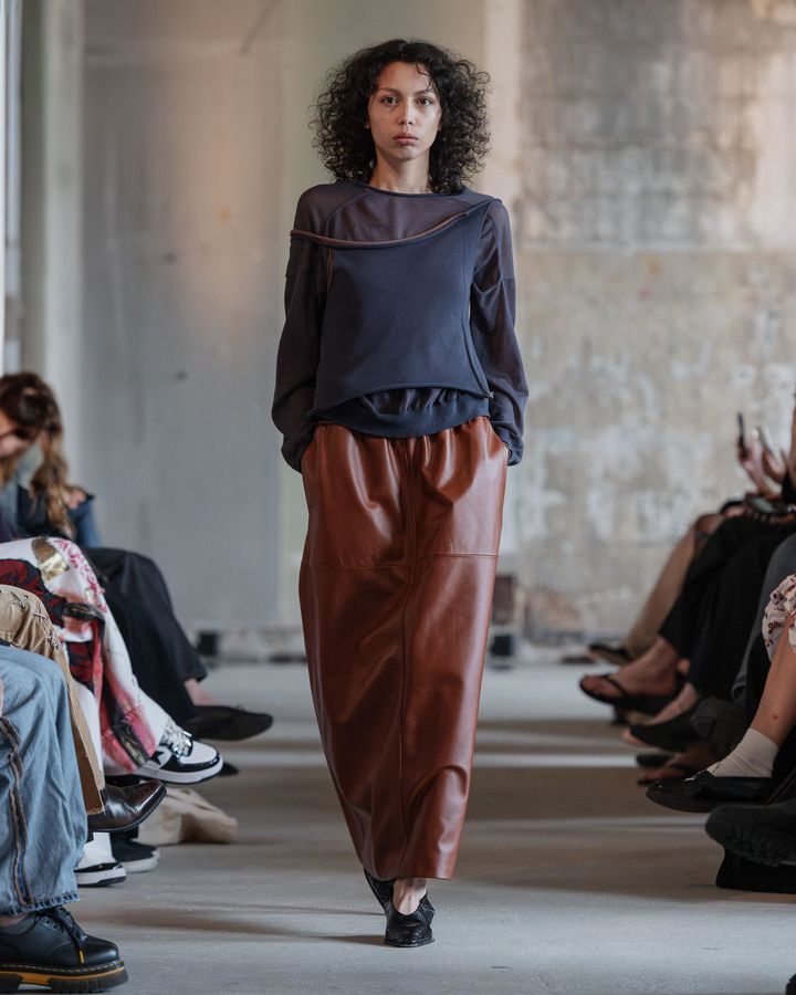 スタジオ コンスタンス 2026年春夏コレクションより。