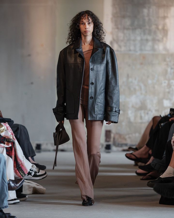 スタジオ コンスタンス 2026年春夏コレクションより。