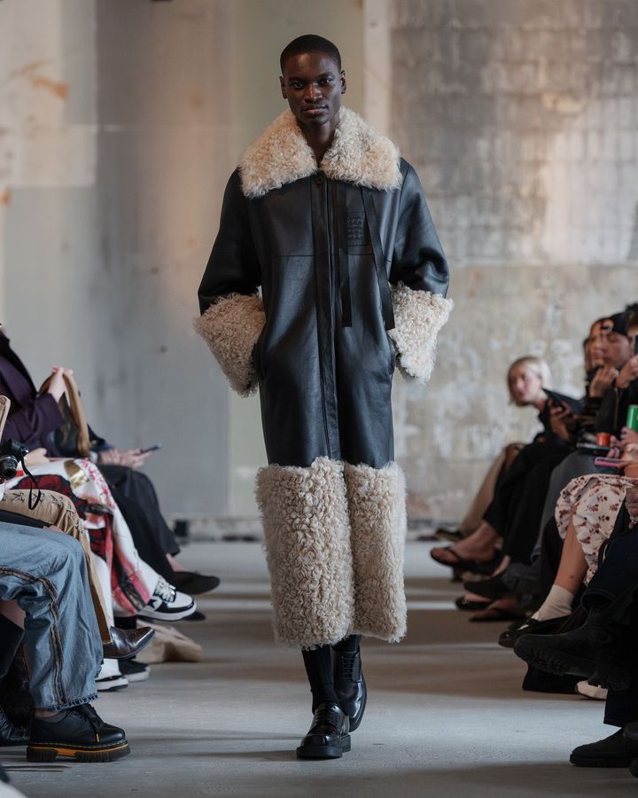 スタジオ コンスタンス 2026年春夏コレクションより。