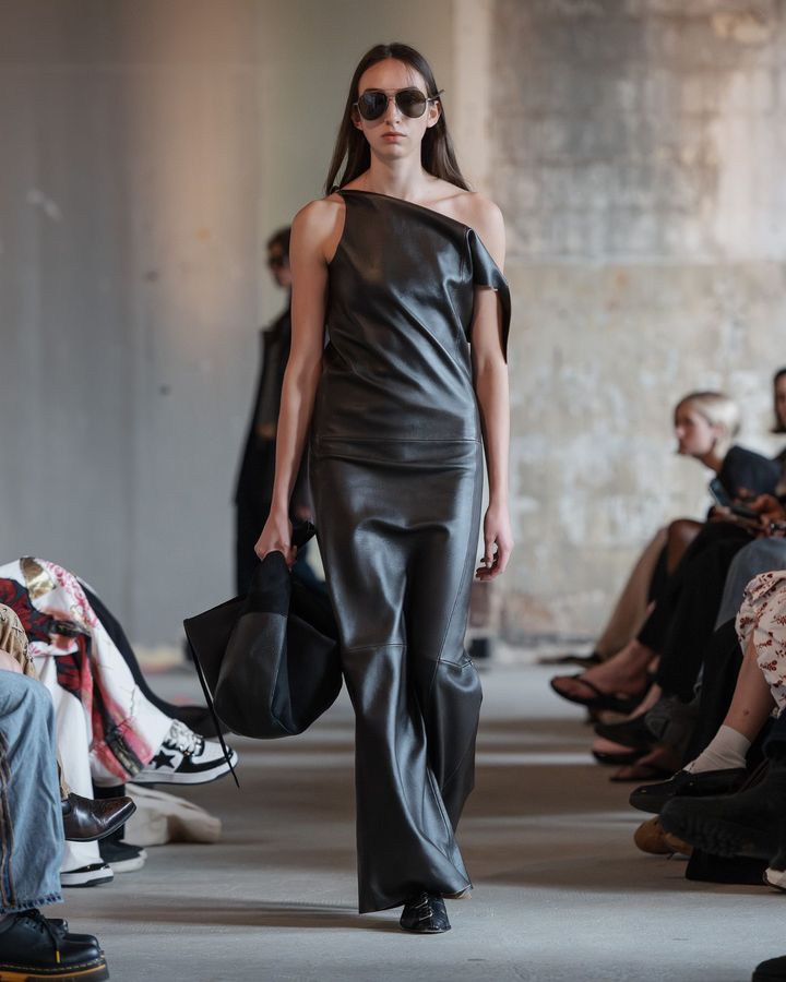 スタジオ コンスタンス 2026年春夏コレクションより。