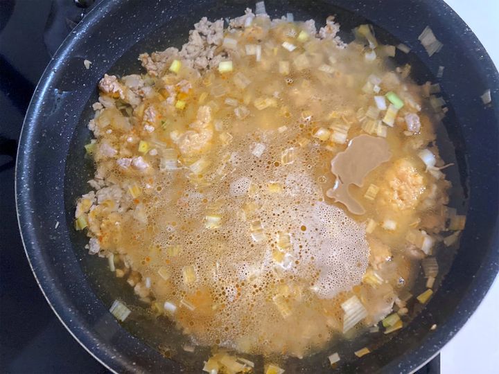 スープ用調味料を入れたところ