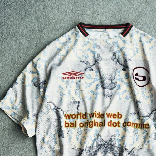 存在感別格の“サッカージャージ”はこれ！バル×アンブロの新作がストリートで主役級