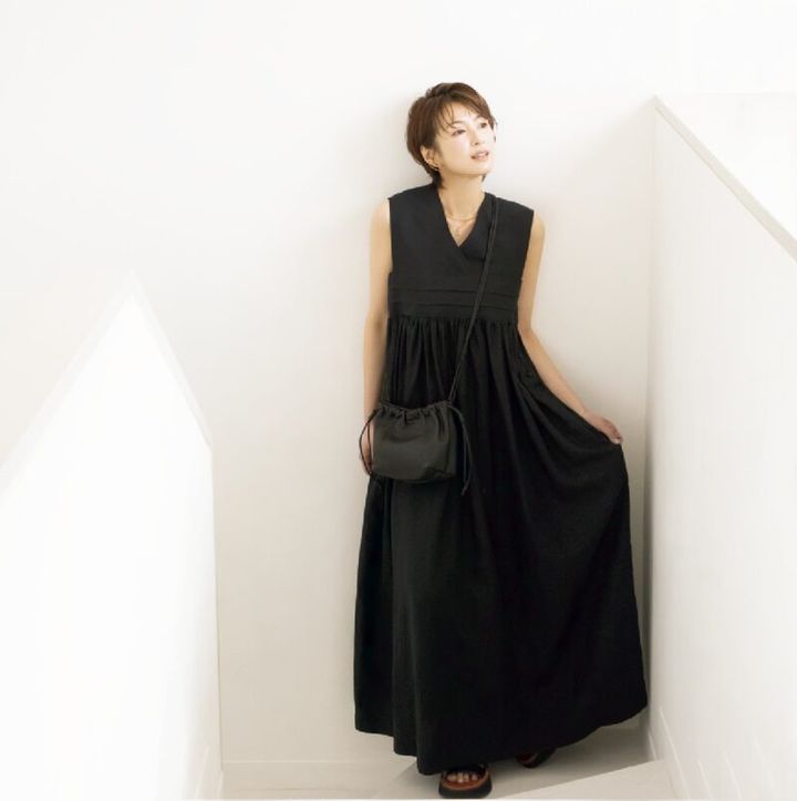 黒ワンピース4万8400円（ハイク／ボウルズ）