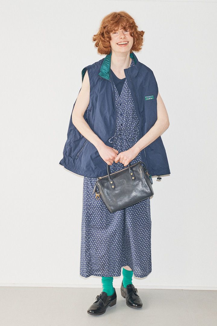 相性が良すぎる！ベーシックカラーとビビッドカラーを組み合わせたコーデ6選