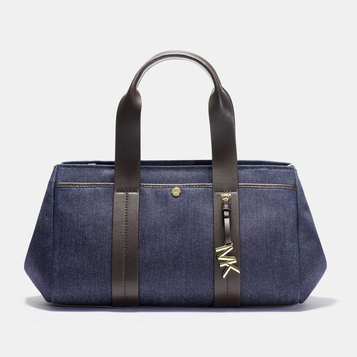 サッチェル スモール ￥49,500／MICHAEL MICHAEL KORS (マイケル・コース カスタマーサービス 03 5772 4611) ※7月30日発売 Photos_ Courtesy of MICHAEL KORS