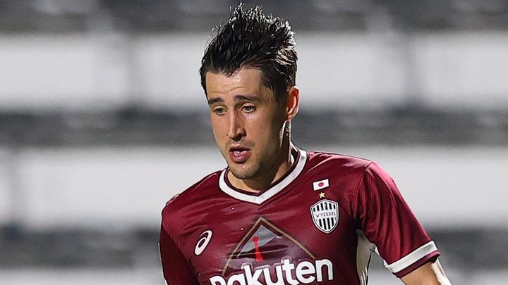 来日した元神童スター、古巣のJリーグサポーターに深々と頭を下げる 「ARIGATO」と感謝