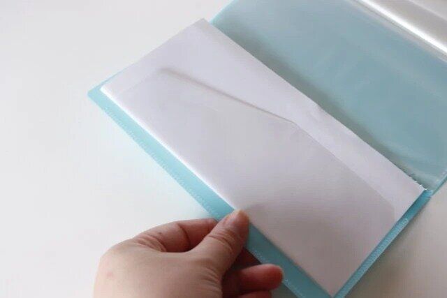 ダイソーのコンパクト収納クリアブックのブルー