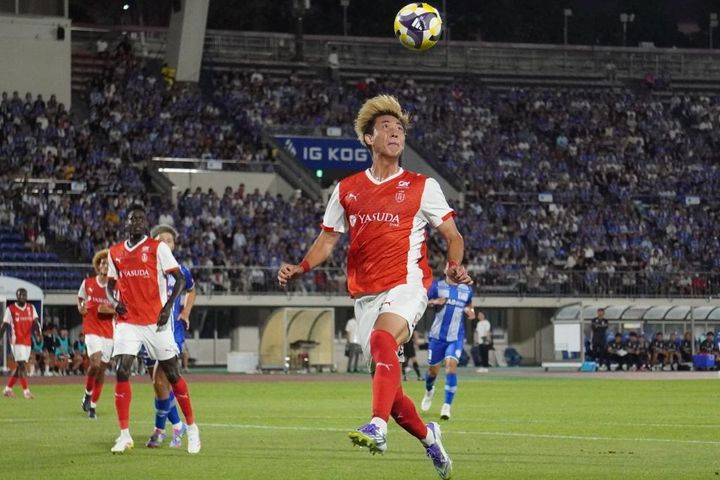 日本代表DF関根大輝、昨季2部降格も「圧倒的な結果を残さないと、代表に食い込んでいけない」と意気込む