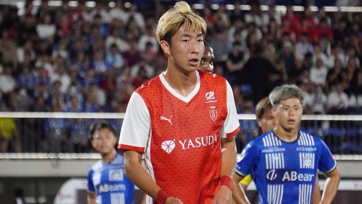 日本代表DF関根大輝、昨季2部降格も「圧倒的な結果を残さないと、代表に食い込んでいけない」と意気込む