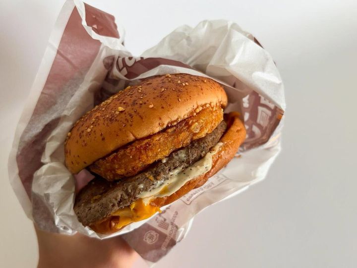 画像: ザクザクとろ～りの贅沢食感「ザク切りポテト & 肉厚ビーフ やみつきチーズペッパー」